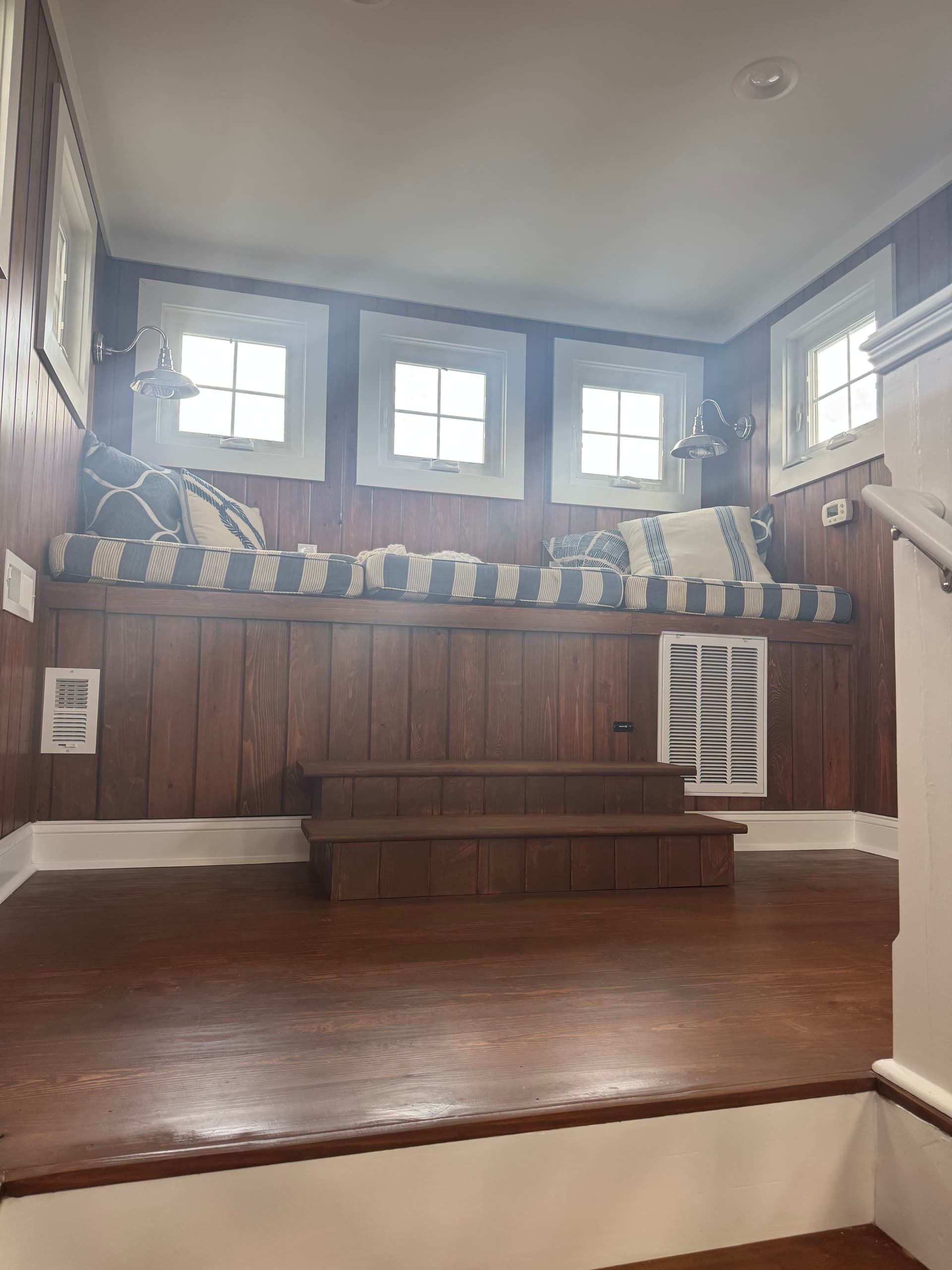 Gallery photos for Cozy Interior Renovation Showcases Custom Paintwork: Image #5