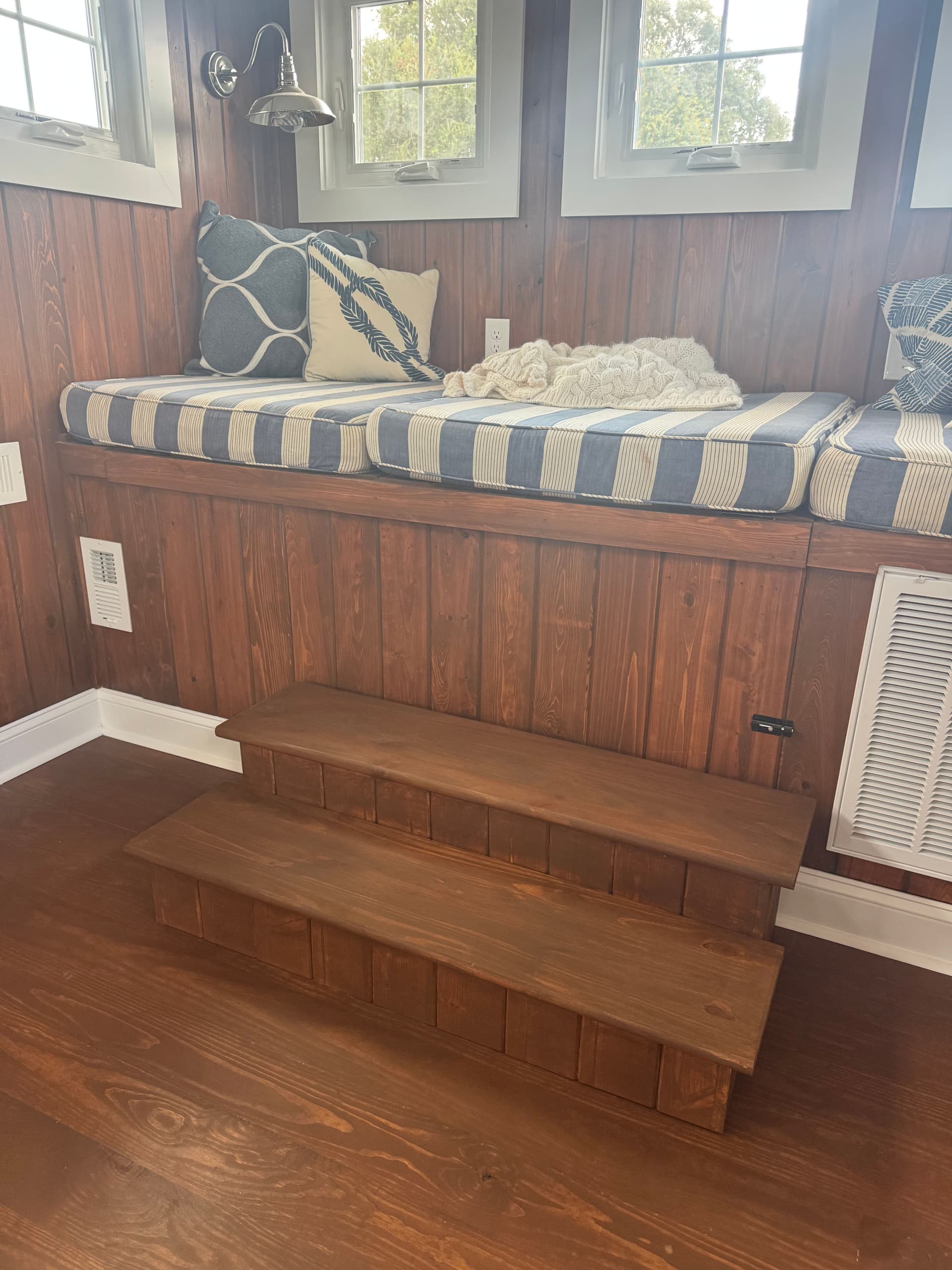 Gallery photos for Cozy Interior Renovation Showcases Custom Paintwork: Image #4